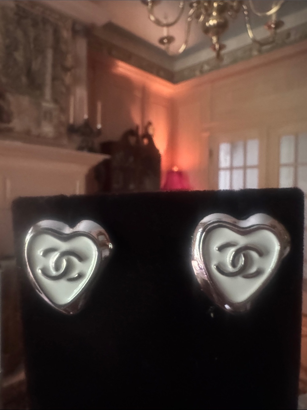 Earrings White Heart CC Logo Stud Earrings - Picture 2 of 4